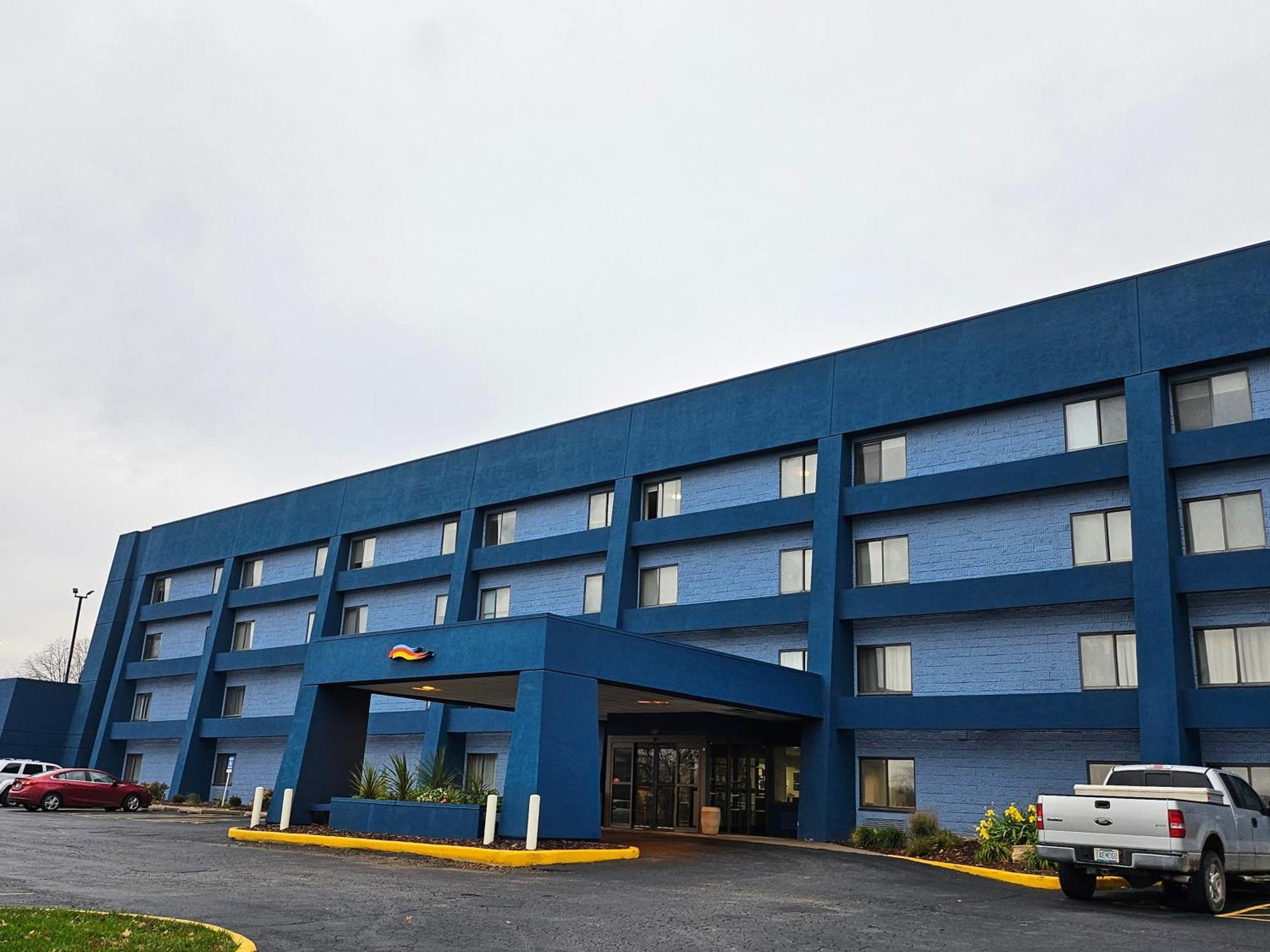Days Inn By Wyndham Davenport Exterior photo